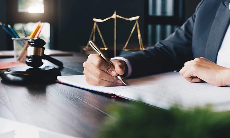 وکیل علوی، بهترین وکیل سرقت خودرو در تهران است.