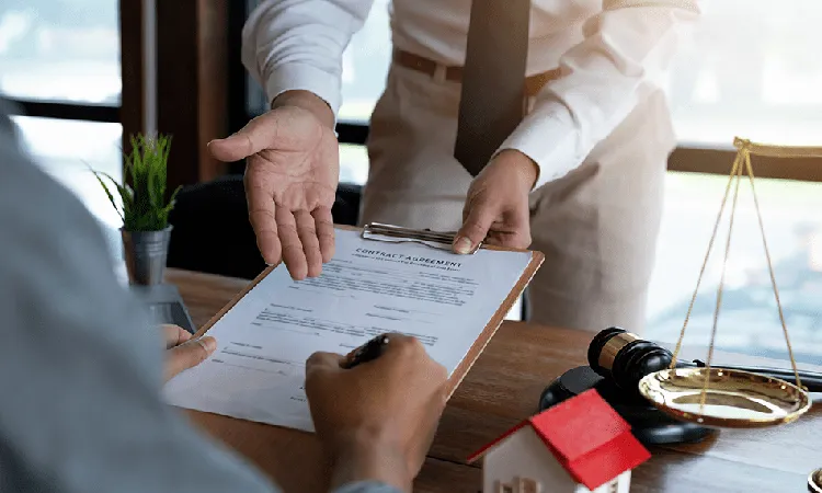 رفع توقیف ملک مهریه امکان پذیر است.