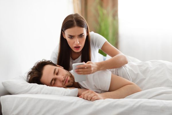 حکم بوسیدن زن شوهردار