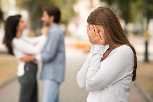 حکم شرعی خیانت زن شوهردار چیست؟