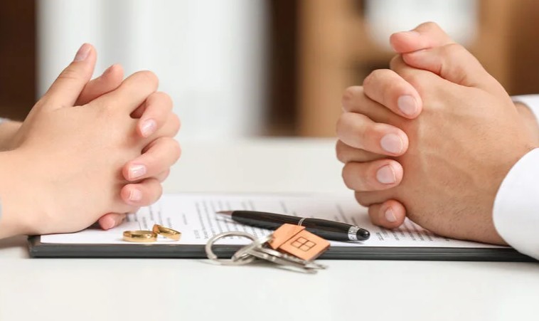 علم قاضی برای اثبات زنای محصنه.